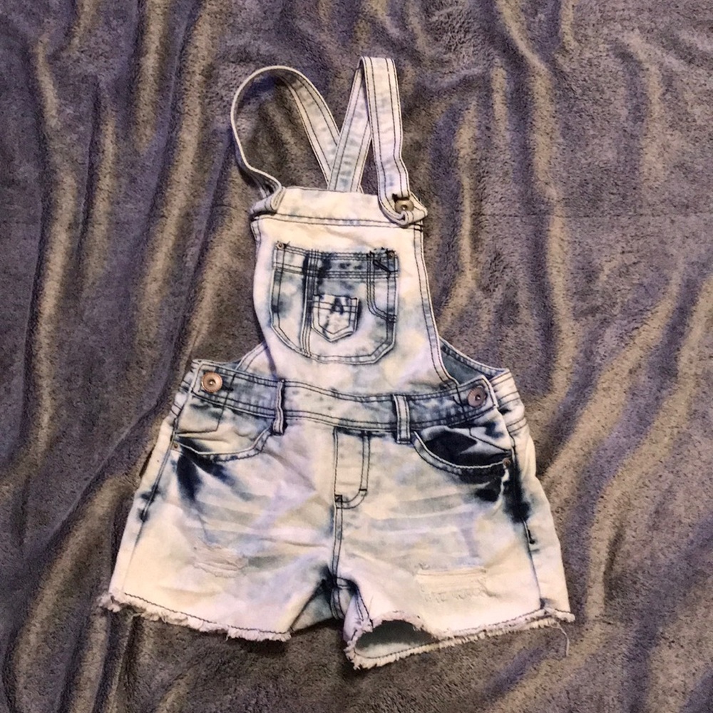 Overall shorts